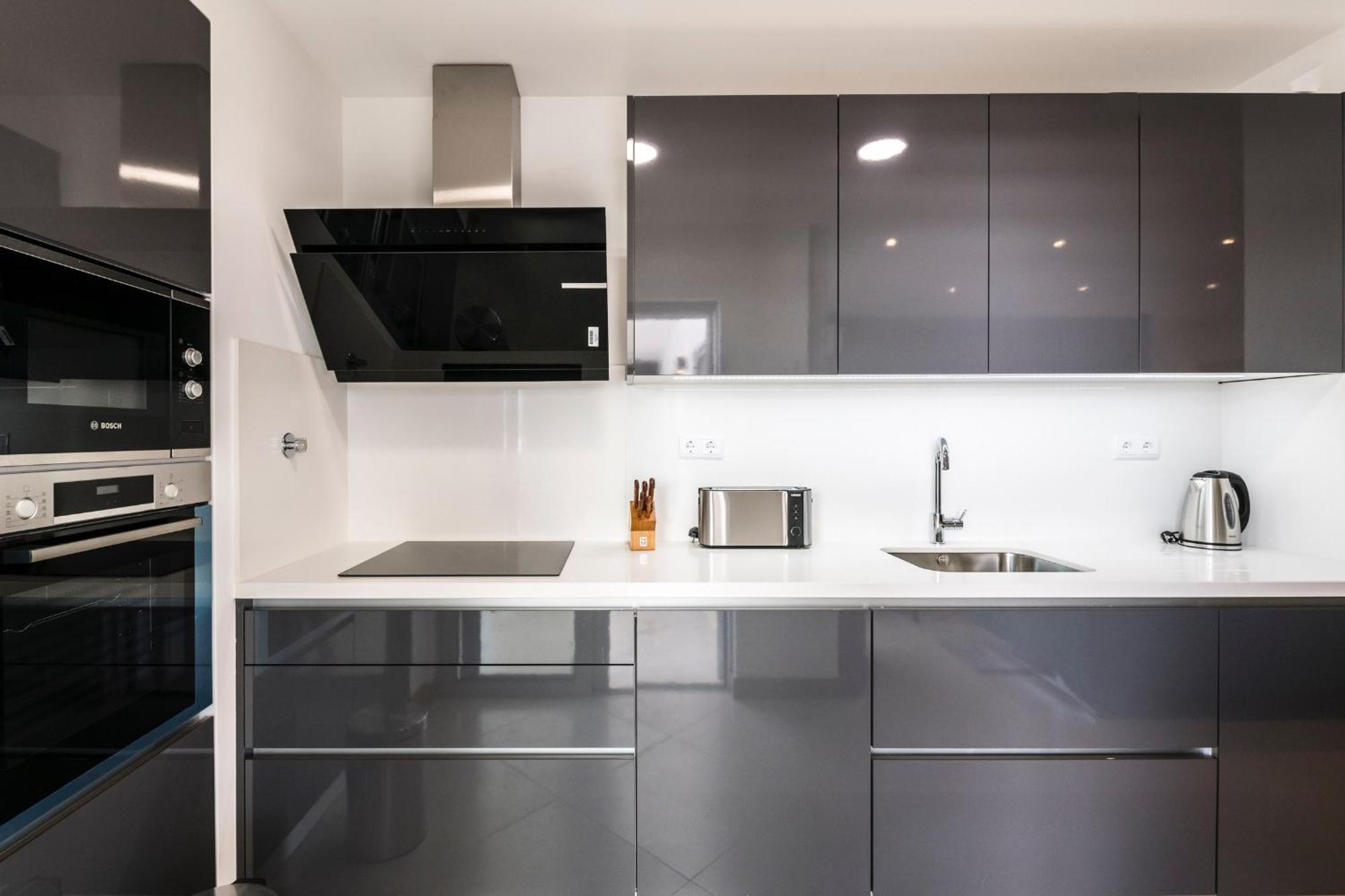 Apartment Coolhouses Lagos, 2 Bed Stylish Flat, Rooftop Shared Pool, Clayheart Lagos